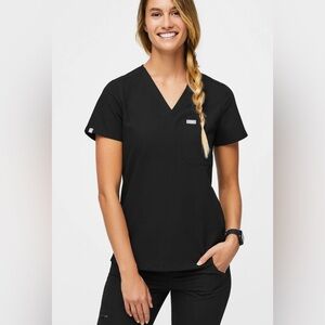 Figs Women’s Catarina One-Pocket Scrub Top, Size: Small, Color: Black